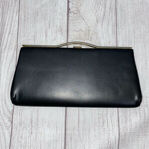 Vintage clasp clutch w/small metal carry handle black & gold